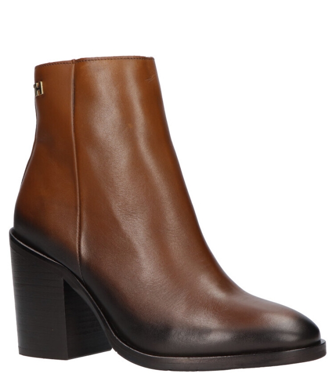 Tommy Hilfiger Tommy Hilfiger Enkellaars <span>FW0FW05164 GOW</span> GOW Pumpkin paradise Tommy Hilfiger Enkellaars <span>FW0FW05164 GOW</span> FW0FW05164 GOW cognac - www.bremmerschoenen.live - Bremmer Schoenen