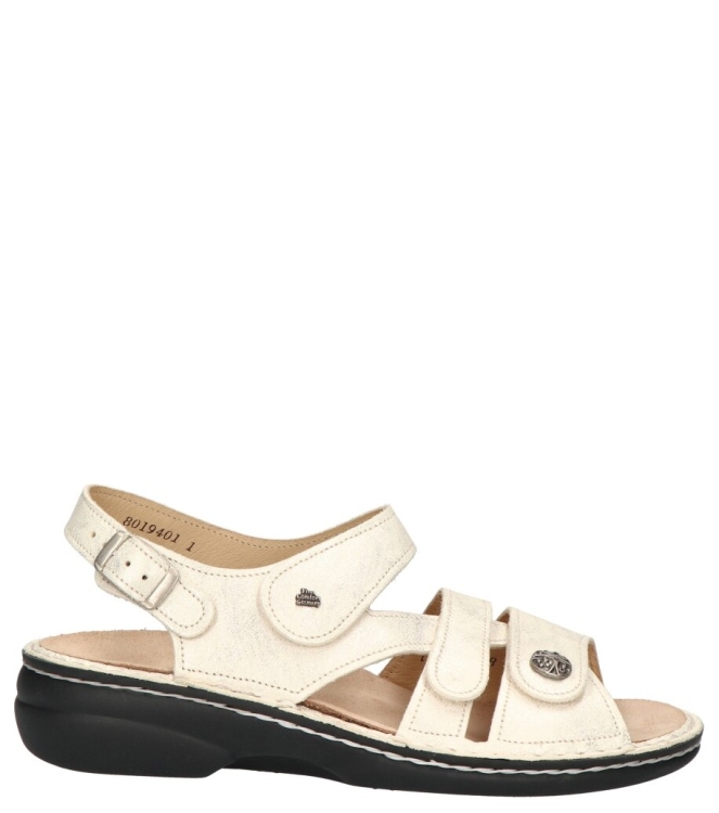 Finn Comfort Finn Comfort sandaal <span>2562 818222 Gomera</span> oro Finn Comfort sandaal <span>2562 818222 Gomera</span> 2562 818222 Gomera beige - www.bremmerschoenen.live - Bremmer Schoenen