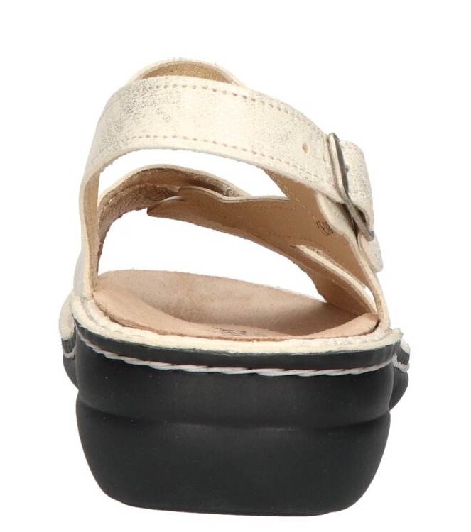 Finn Comfort Finn Comfort sandaal <span>2562 818222 Gomera</span> oro Finn Comfort sandaal <span>2562 818222 Gomera</span> 2562 818222 Gomera beige - www.bremmerschoenen.live - Bremmer Schoenen