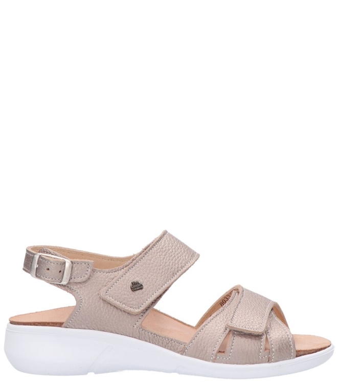 Finn Comfort Finn Comfort sandaal <span>3351 121150 Nadi</span> 121150 stone Finn Comfort sandaal <span>3351 121150 Nadi</span> 3351 121150 Nadi goud - www.bremmerschoenen.live - Bremmer Schoenen