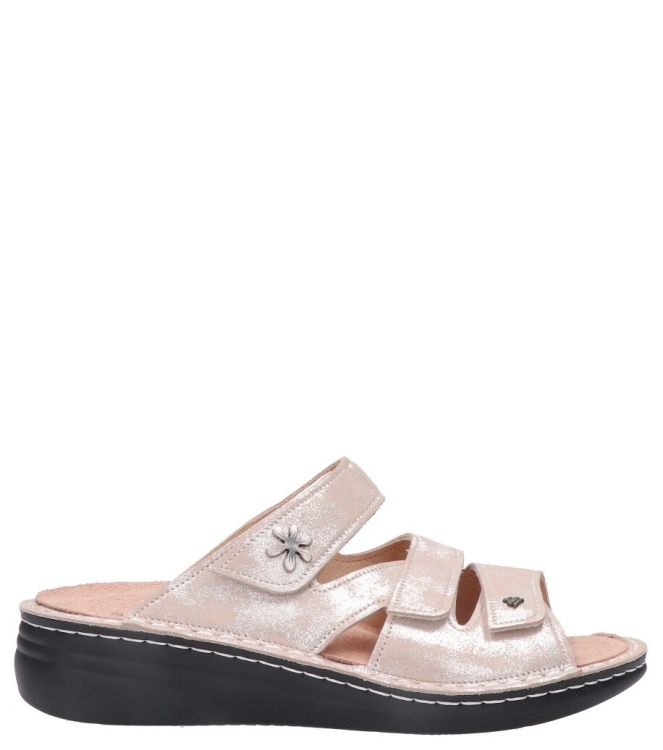 Finn Comfort Finn Comfort slipper <span>2640 843525 Grenada</span> 843525 Shell Finn Comfort slipper <span>2640 843525 Grenada</span> 2640 843525 Grenada beige - www.bremmerschoenen.live - Bremmer Schoenen